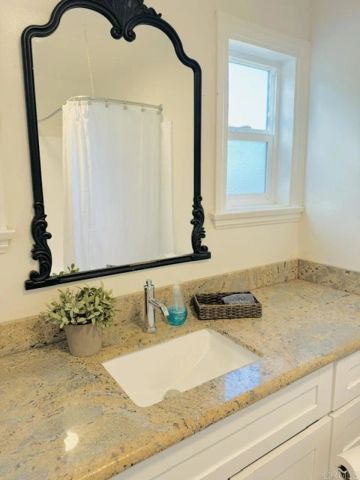 1060 Crest View Dr, Vista, CA 92081