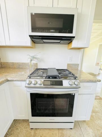 1060 Crest View Dr, Vista, CA 92081