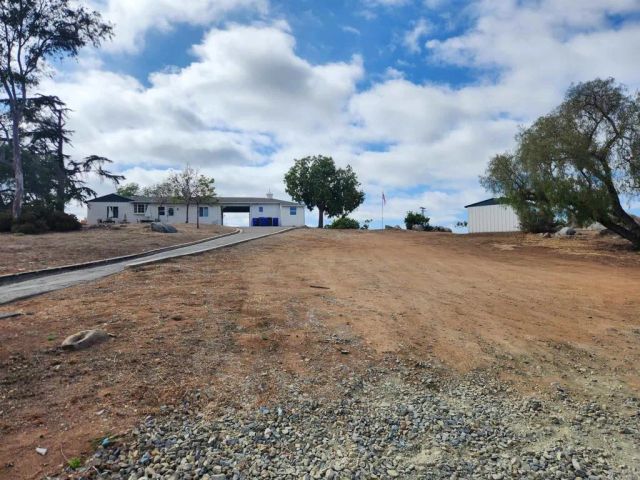 1060 Crest View Dr, Vista, CA 92081