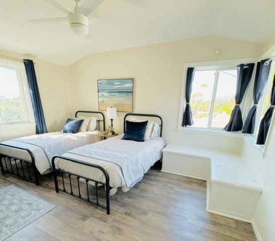 1060 Crest View Dr, Vista, CA 92081