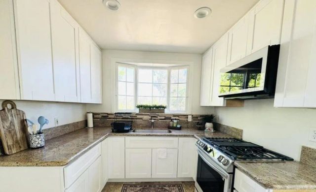 1060 Crest View Dr, Vista, CA 92081