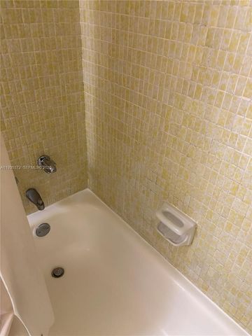 1470 NE 125th Ter 705, North Miami, FL 33161