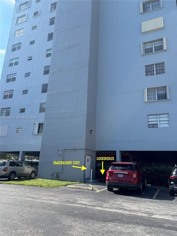 1470 NE 125th Ter 705, North Miami, FL 33161