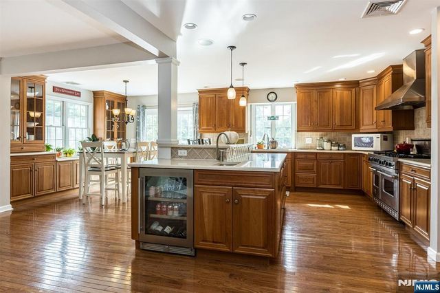 22 Sloping Hill Terrace, Wayne, NJ 07470