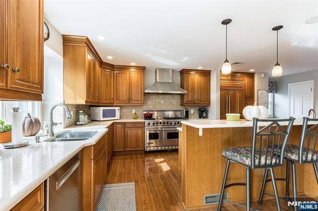 22 Sloping Hill Terrace, Wayne, NJ 07470