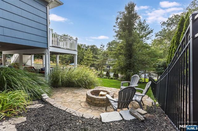 22 Sloping Hill Terrace, Wayne, NJ 07470