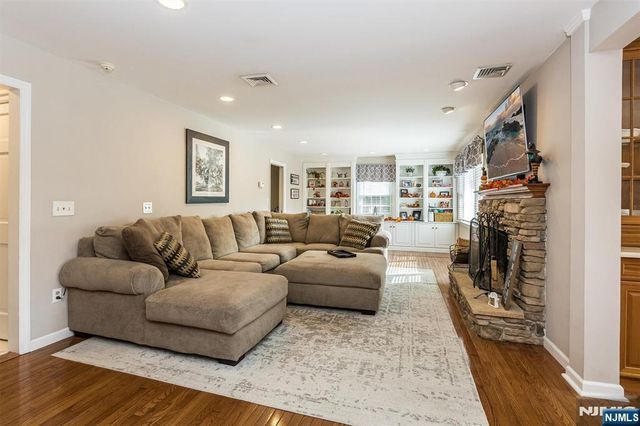 22 Sloping Hill Terrace, Wayne, NJ 07470