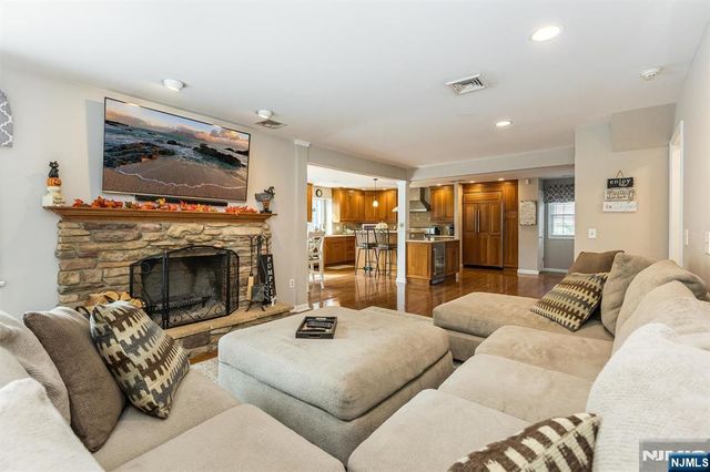 22 Sloping Hill Terrace, Wayne, NJ 07470