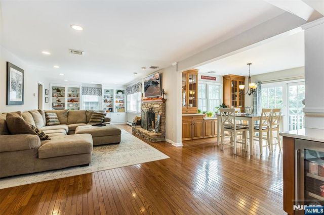 22 Sloping Hill Terrace, Wayne, NJ 07470