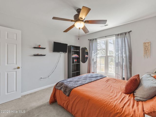 135 Shellbank Drive, Sneads Ferry, NC 28460