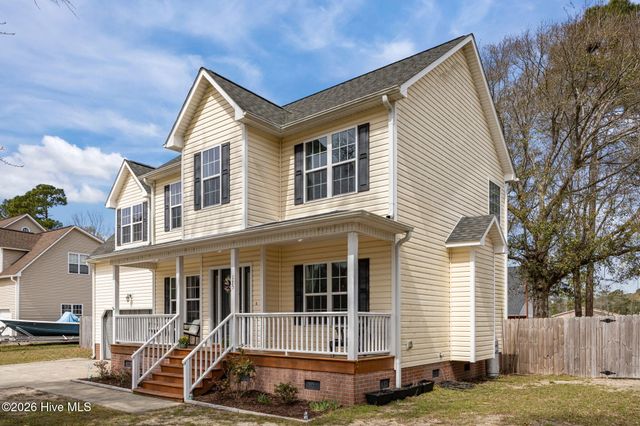 135 Shellbank Drive, Sneads Ferry, NC 28460