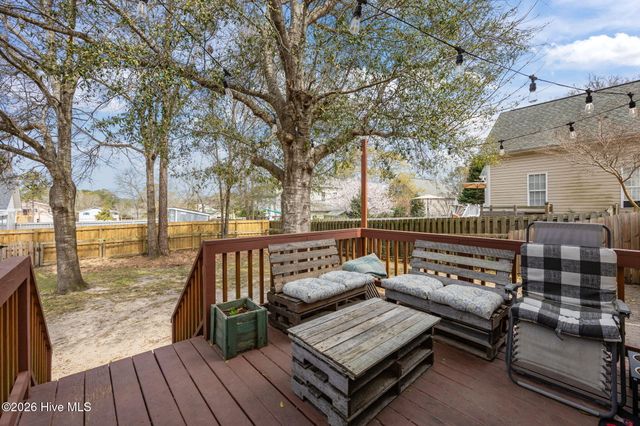 135 Shellbank Drive, Sneads Ferry, NC 28460