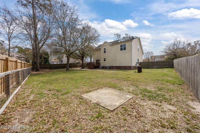 135 Shellbank Drive, Sneads Ferry, NC 28460