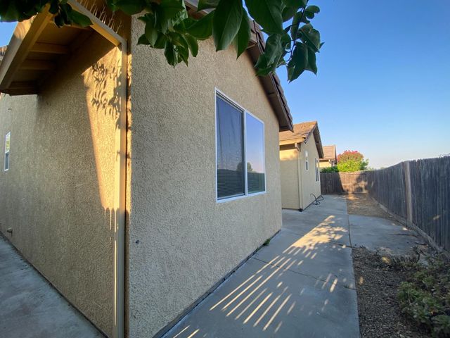 410 Sun Shower Cir, Sacramento, CA 95823