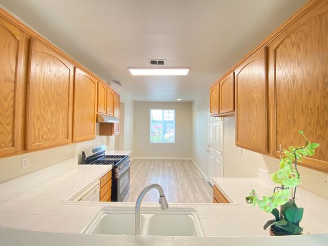 410 Sun Shower Cir, Sacramento, CA 95823