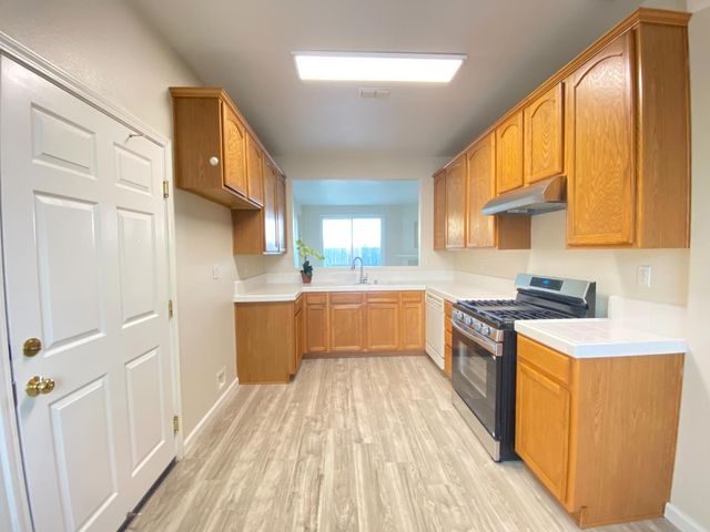 410 Sun Shower Cir, Sacramento, CA 95823