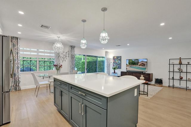 4921 Riverside Drive 606, Coral Springs, FL 33067