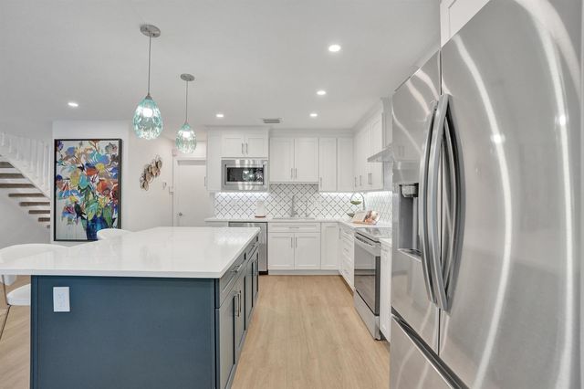 4921 Riverside Drive 606, Coral Springs, FL 33067
