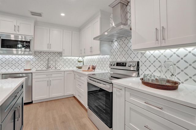 4921 Riverside Drive 606, Coral Springs, FL 33067