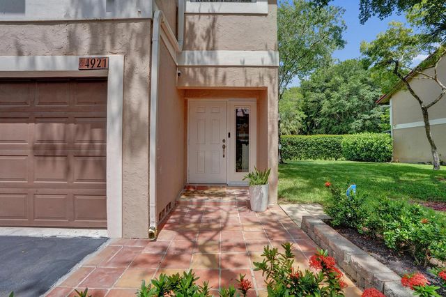 4921 Riverside Drive 606, Coral Springs, FL 33067