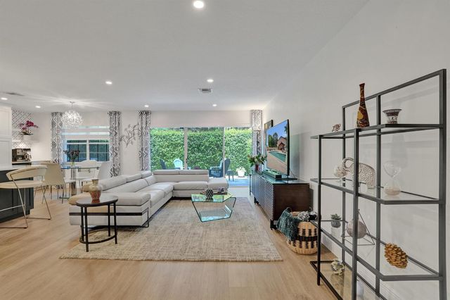 4921 Riverside Drive 606, Coral Springs, FL 33067