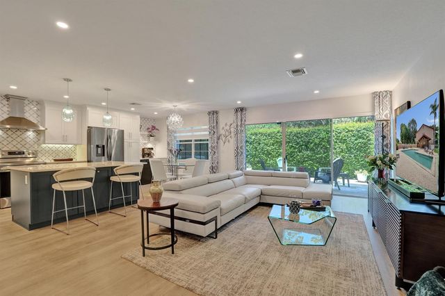 4921 Riverside Drive 606, Coral Springs, FL 33067
