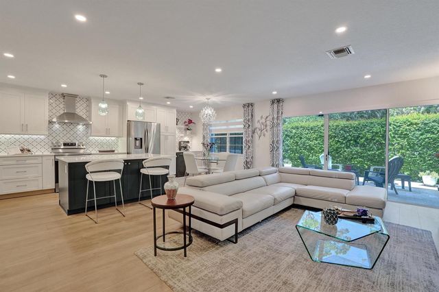 4921 Riverside Drive 606, Coral Springs, FL 33067