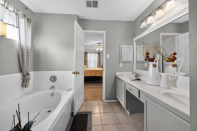 10610 Gleneagles Lane, Rowlett, TX 75089