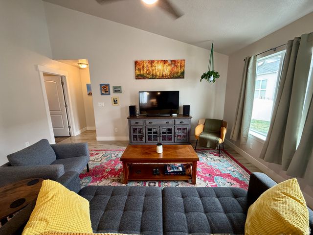 128 N FOXMOOR WAY, Saratoga Springs, UT 84045