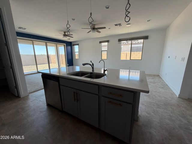 993 W SHANNONS Way, Coolidge, AZ 85128