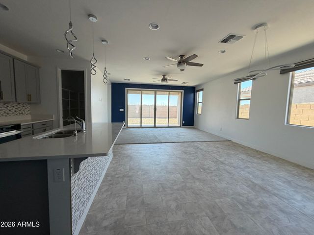 993 W SHANNONS Way, Coolidge, AZ 85128