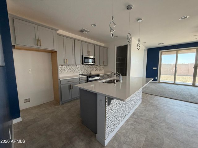 993 W SHANNONS Way, Coolidge, AZ 85128