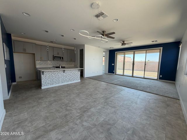 993 W SHANNONS Way, Coolidge, AZ 85128