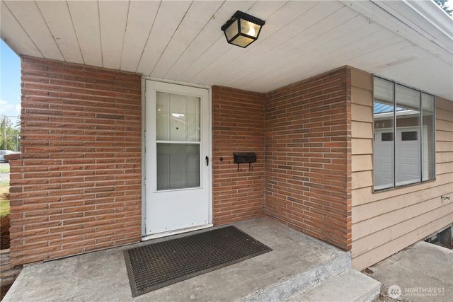 1717 E Street, Lynden, WA 98264