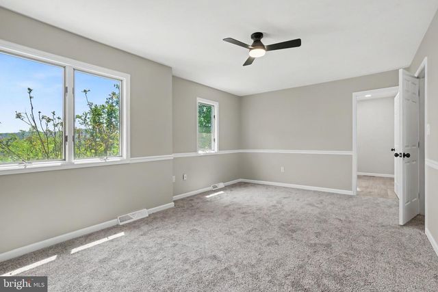 1740 CREEK VISTA DR, New Cumberland, PA 17070