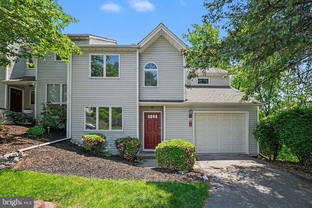 1740 CREEK VISTA DR, New Cumberland, PA 17070