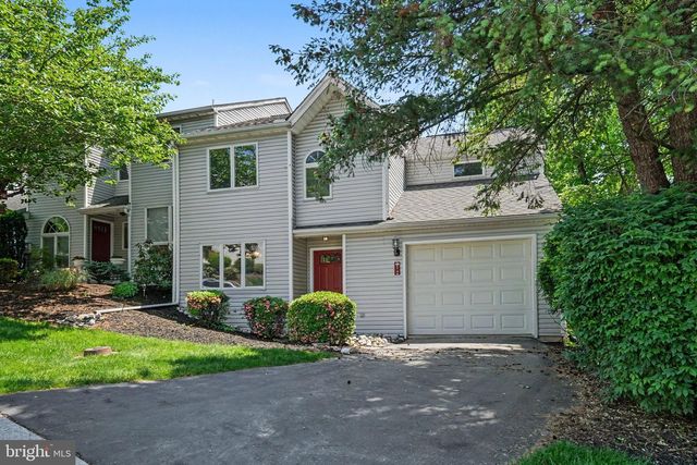 1740 CREEK VISTA DR, New Cumberland, PA 17070