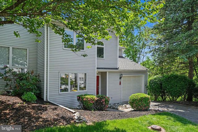 1740 CREEK VISTA DR, New Cumberland, PA 17070