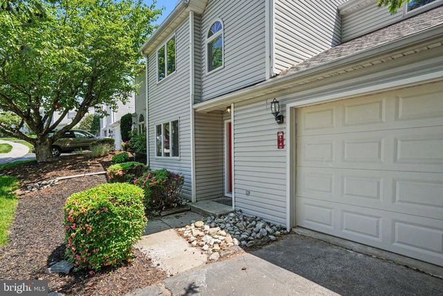 1740 CREEK VISTA DR, New Cumberland, PA 17070