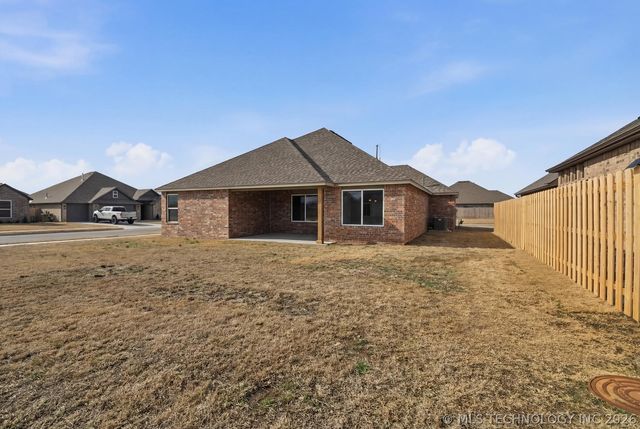 10893 S 277th East Avenue, Coweta, OK 74429