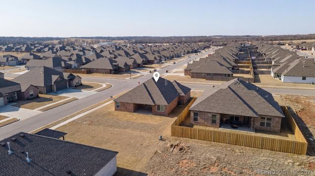 10893 S 277th East Avenue, Coweta, OK 74429