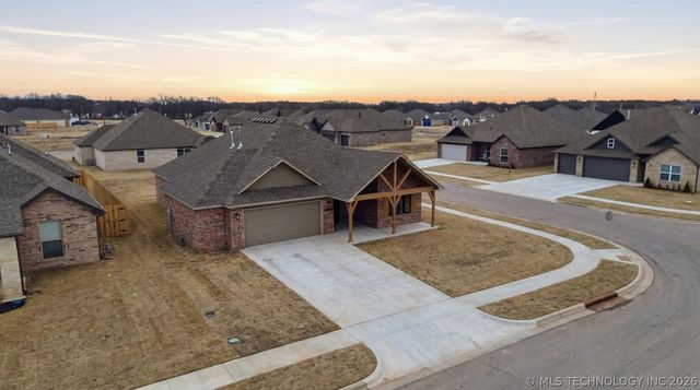 10893 S 277th East Avenue, Coweta, OK 74429