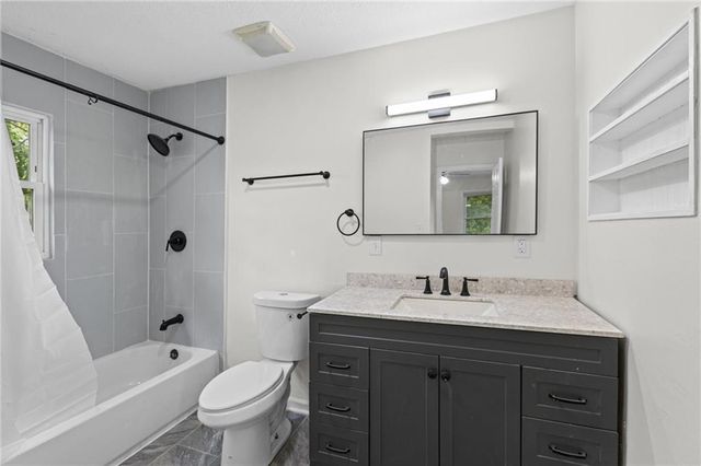 8105 E 80th Terrace, Kansas City, MO 64138