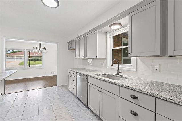 8105 E 80th Terrace, Kansas City, MO 64138