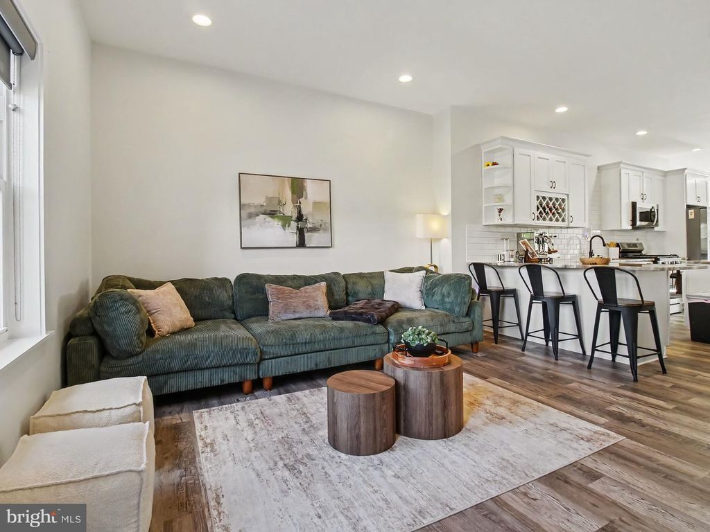 3915 ROLAND AVE, Baltimore, MD 21211