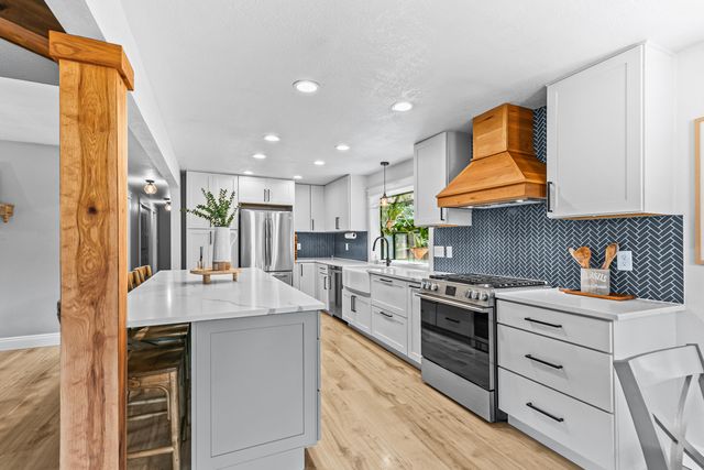 4131 W Griffin Creek Road, Medford, OR 97501