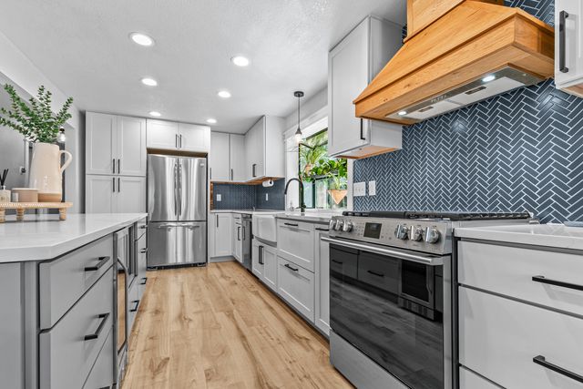 4131 W Griffin Creek Road, Medford, OR 97501