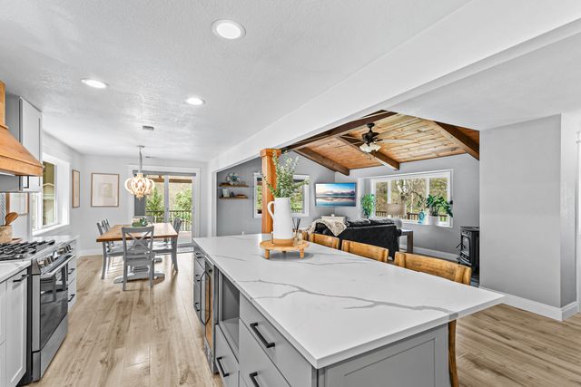 4131 W Griffin Creek Road, Medford, OR 97501