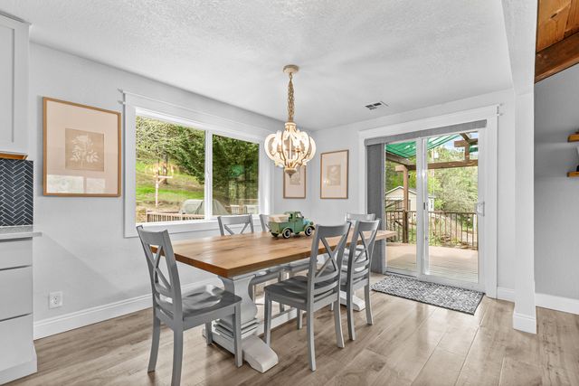 4131 W Griffin Creek Road, Medford, OR 97501