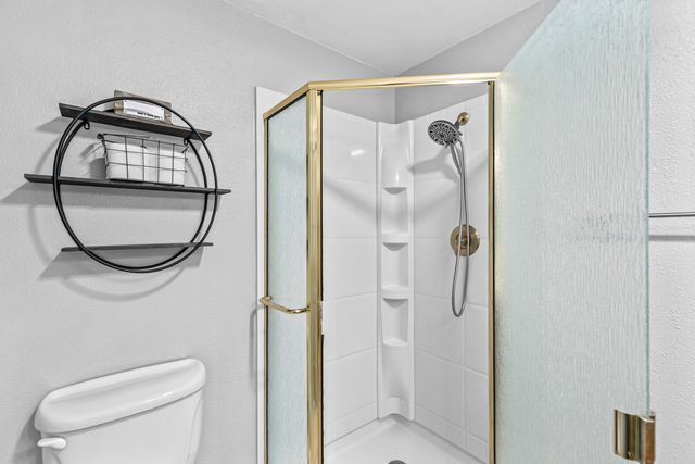 4131 W Griffin Creek Road, Medford, OR 97501